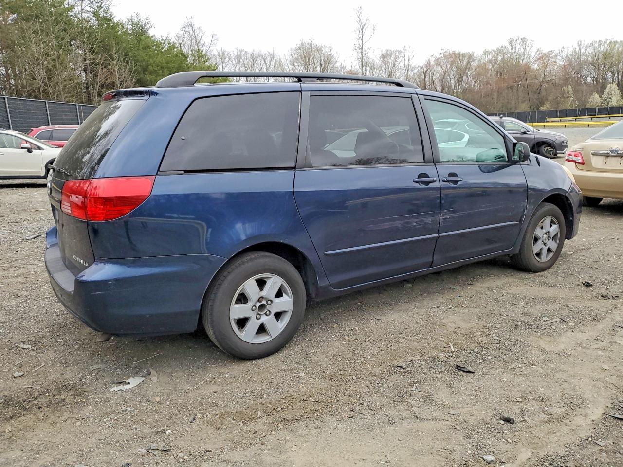 2004 TOYOTA SIENNA LE 7 PASSENGER photo 3