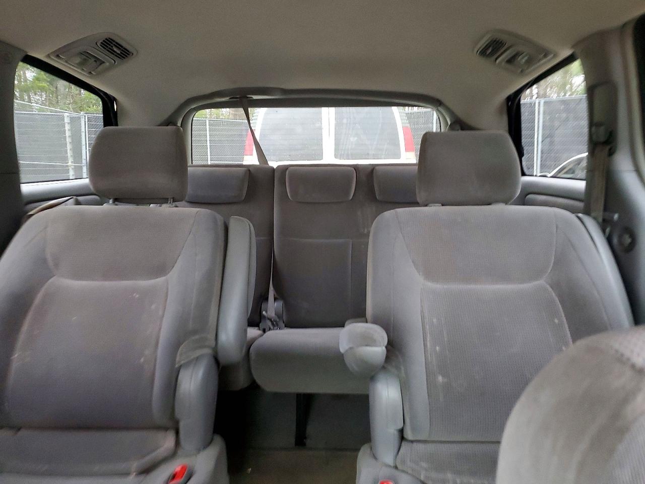 2004 TOYOTA SIENNA LE 7 PASSENGER photo 10