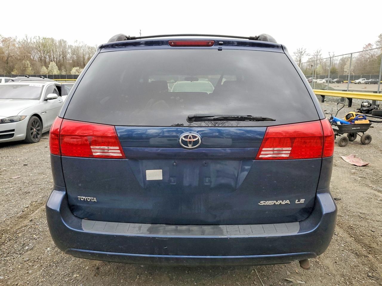 2004 TOYOTA SIENNA LE 7 PASSENGER photo 6