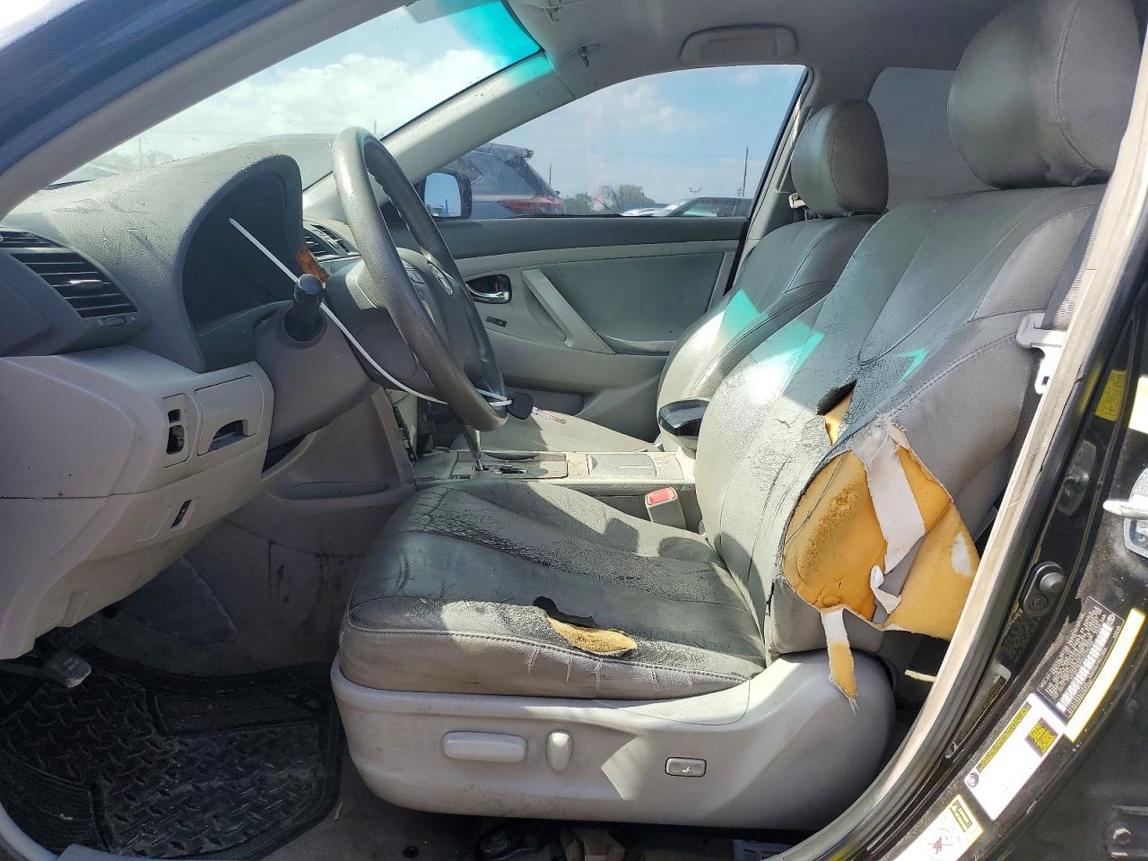 2011 TOYOTA CAMRY LE photo 7