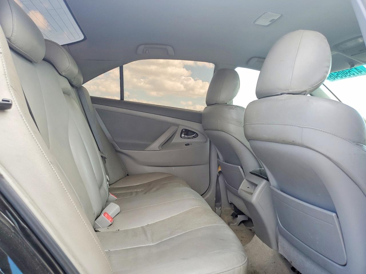 2011 TOYOTA CAMRY LE photo 10