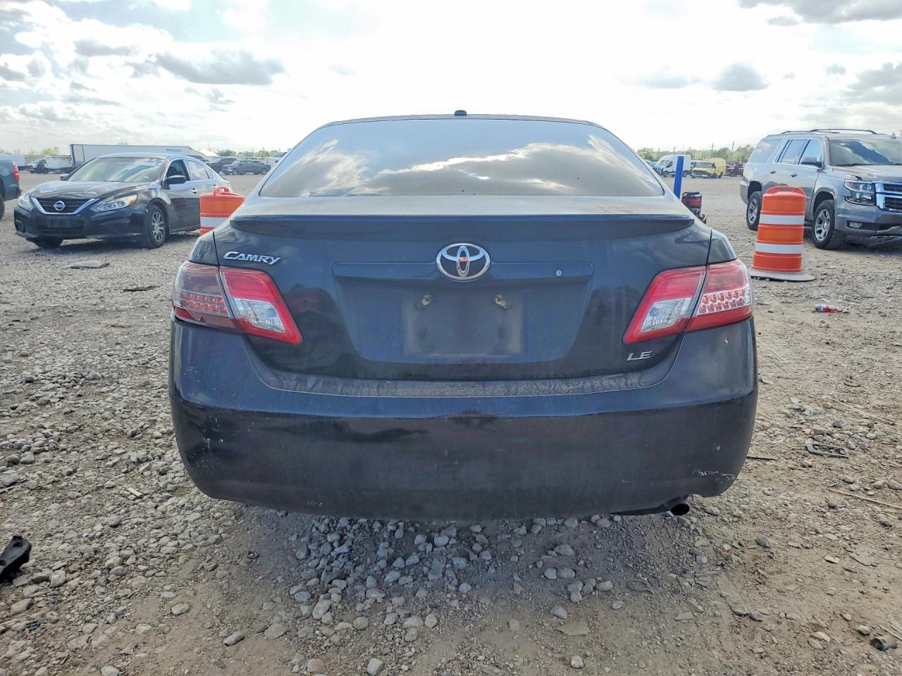 2011 TOYOTA CAMRY LE photo 6