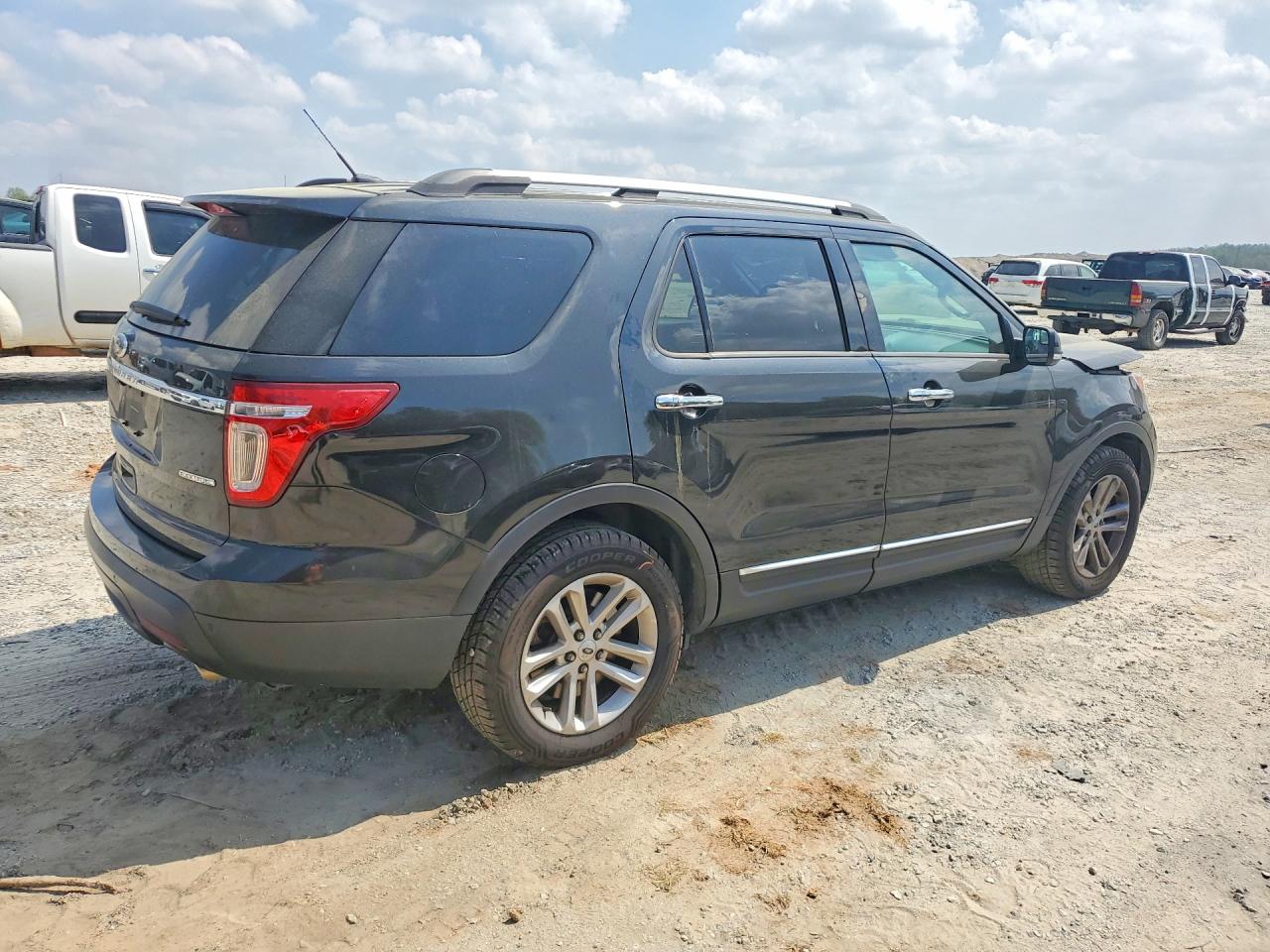 2015 FORD EXPLORER XLT photo 5
