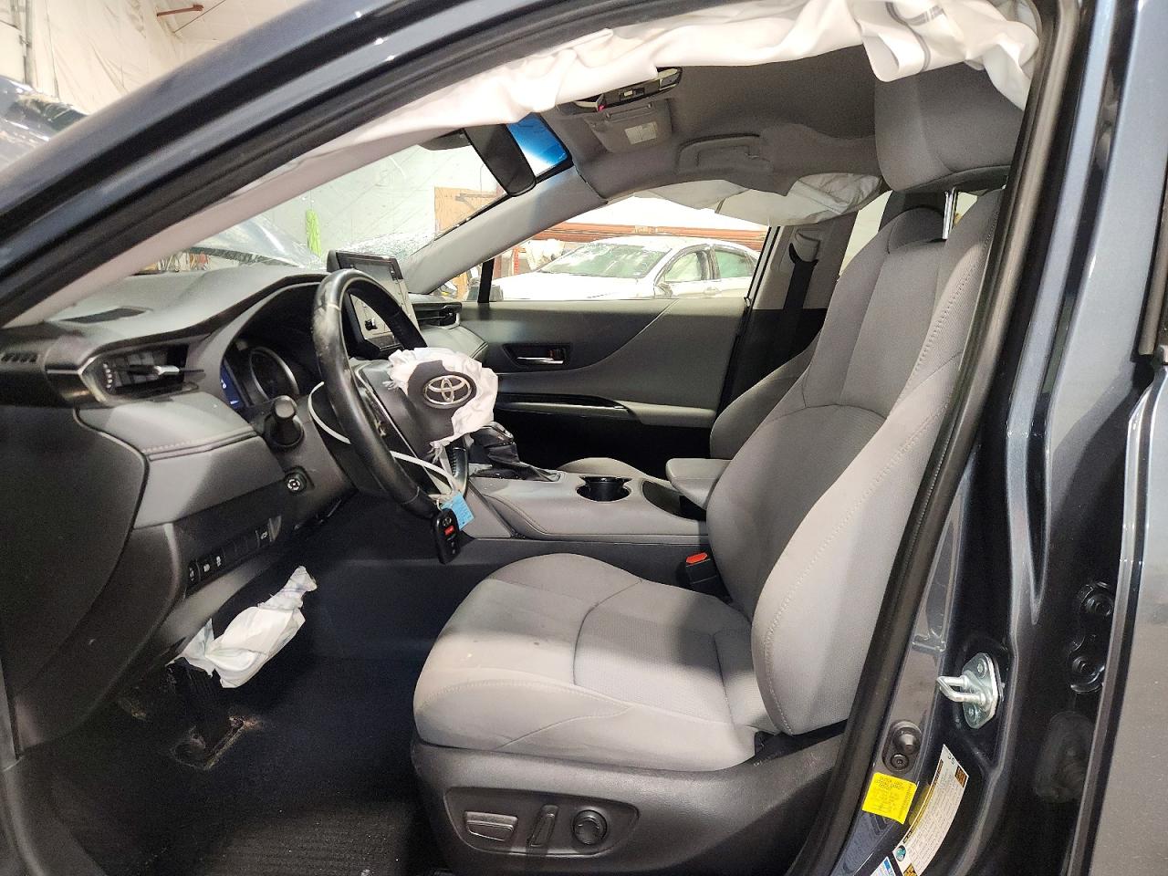 2022 TOYOTA VENZA LE photo 19