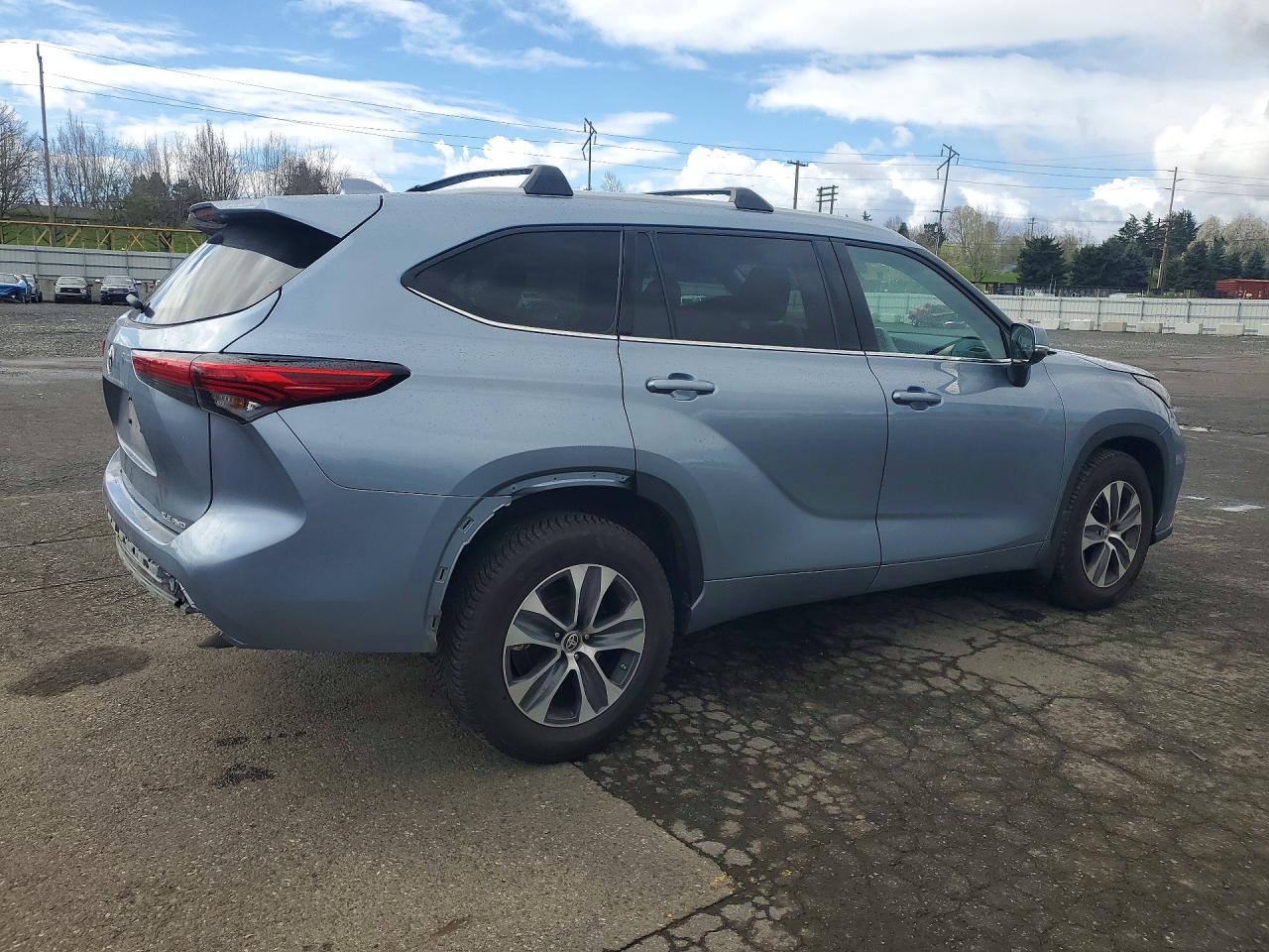 2022 TOYOTA HIGHLANDER XLE photo 5