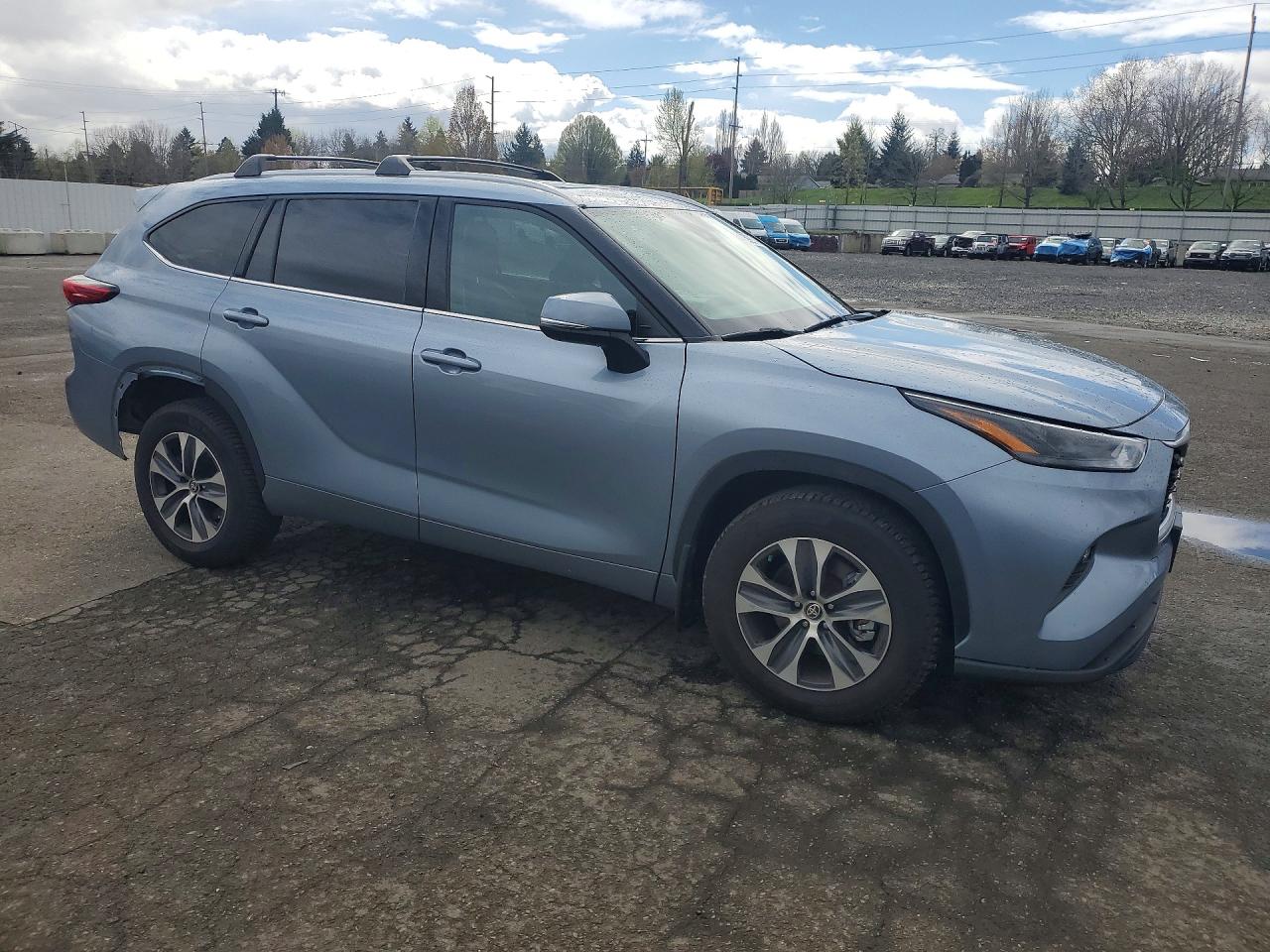 2022 TOYOTA HIGHLANDER XLE photo 7