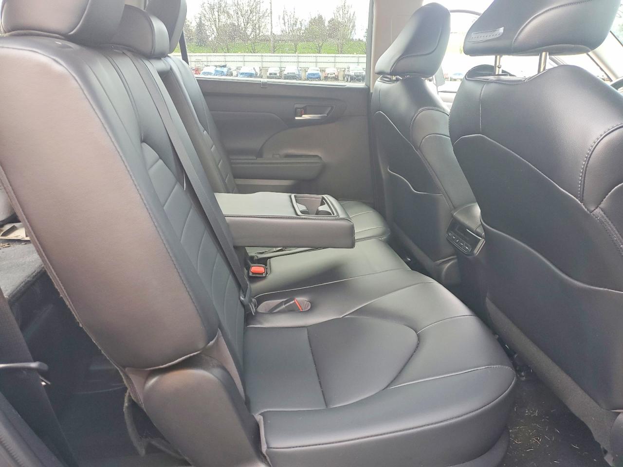 2022 TOYOTA HIGHLANDER XLE photo 19
