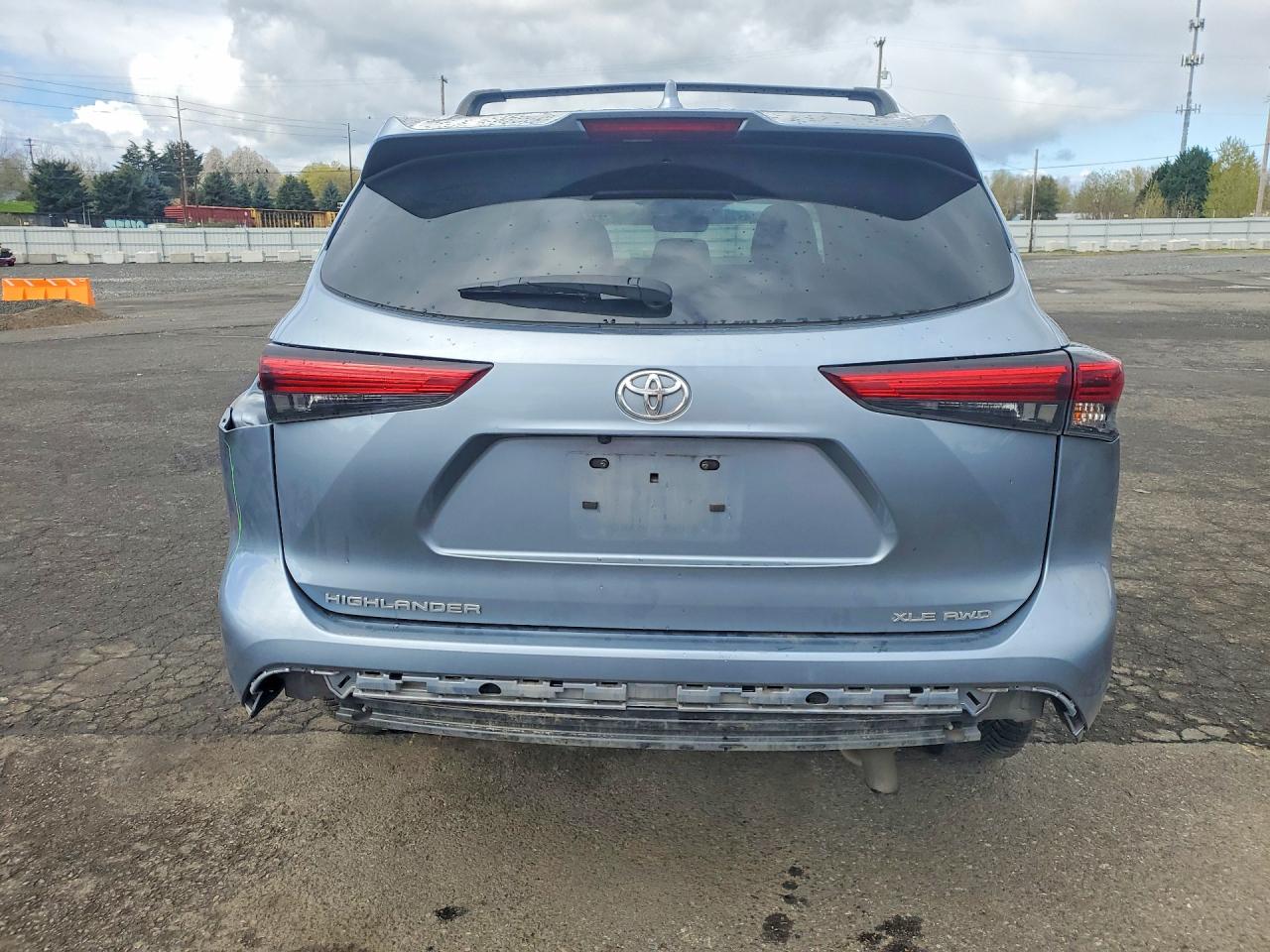 2022 TOYOTA HIGHLANDER XLE photo 11