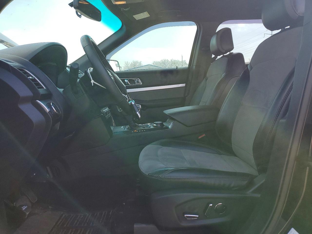 2017 FORD EXPLORER XLT photo 13