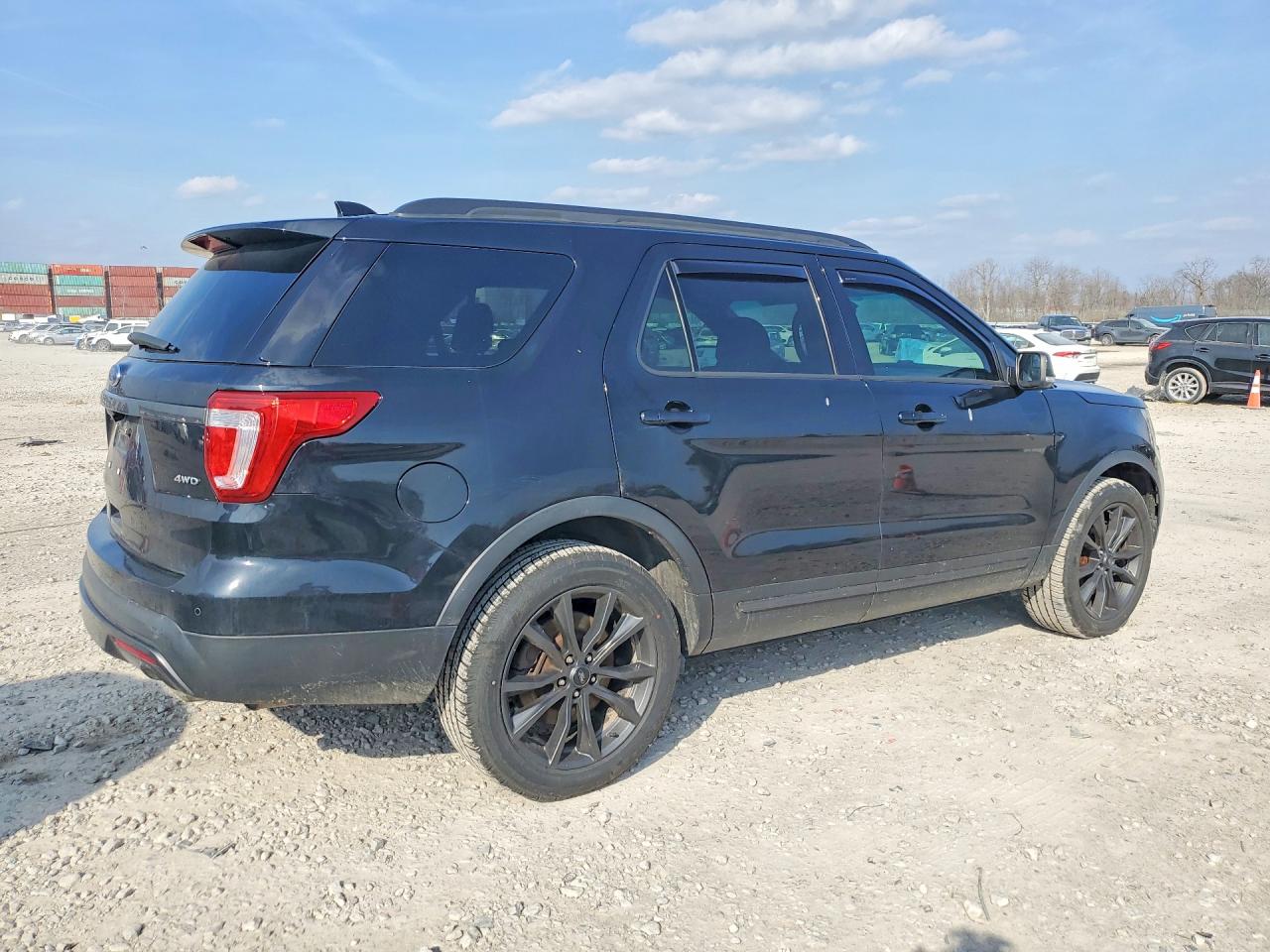 2017 FORD EXPLORER XLT photo 5