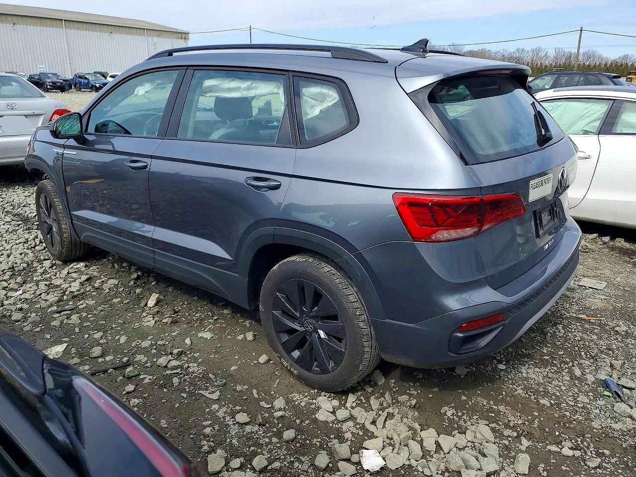 2024 VOLKSWAGEN TAOS S photo 3