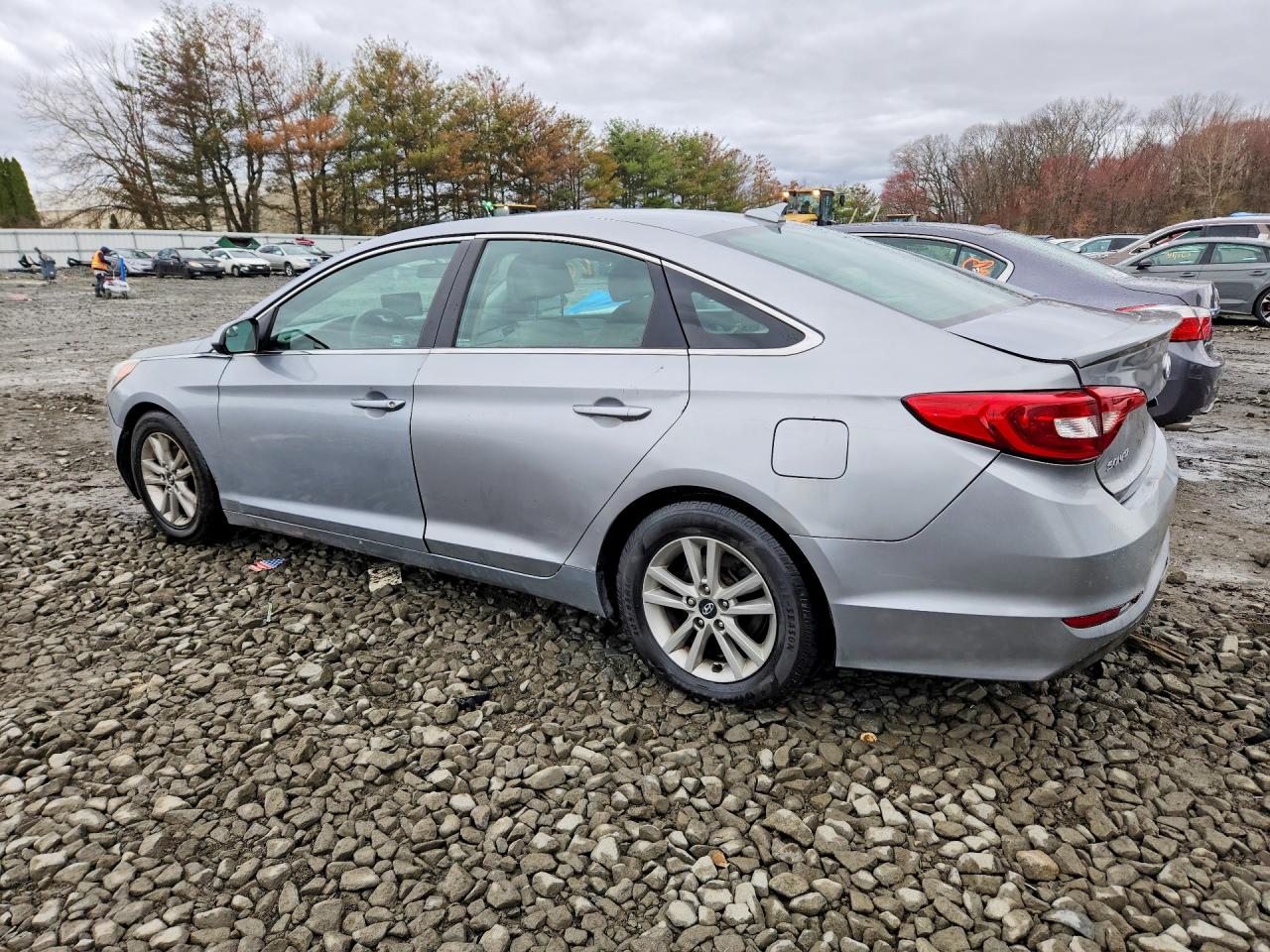 2015 HYUNDAI SONATA SE photo 3