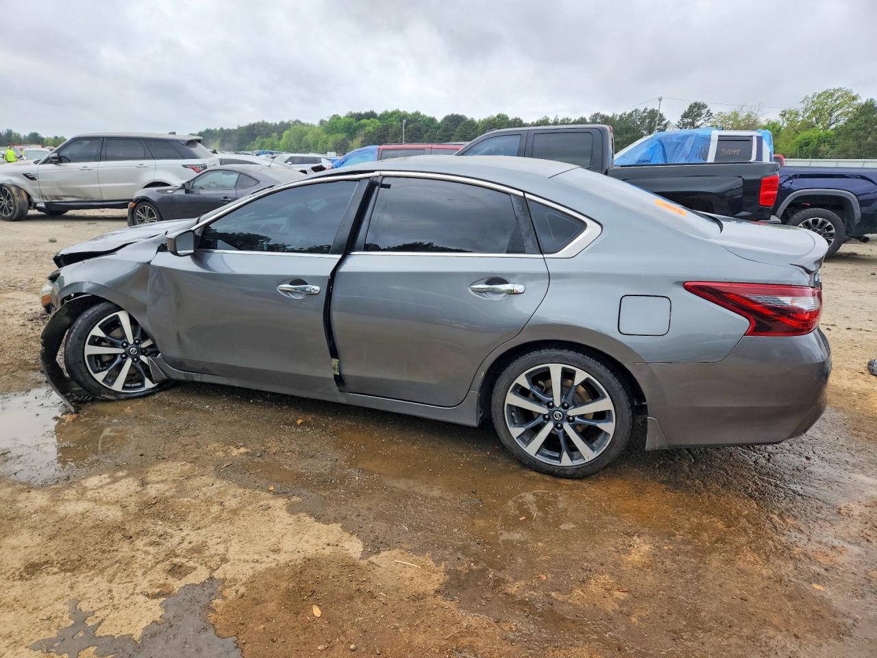 2017 NISSAN ALTIMA 2.5 SR photo 2