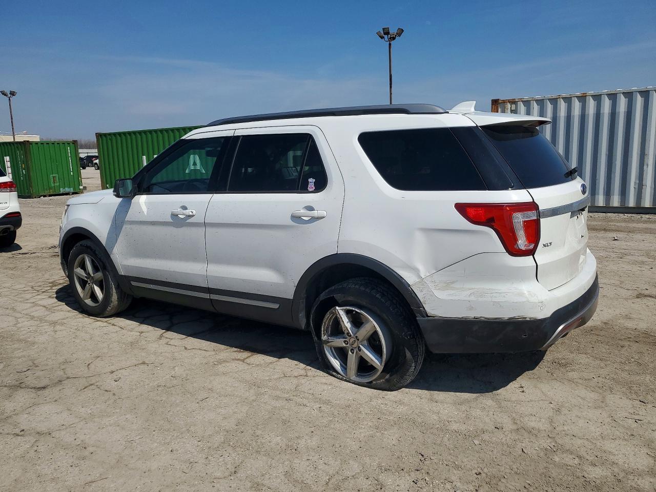 2017 FORD EXPLORER XLT photo 3