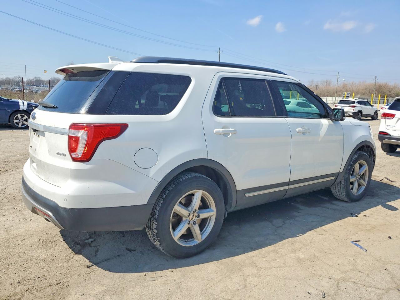 2017 FORD EXPLORER XLT photo 5