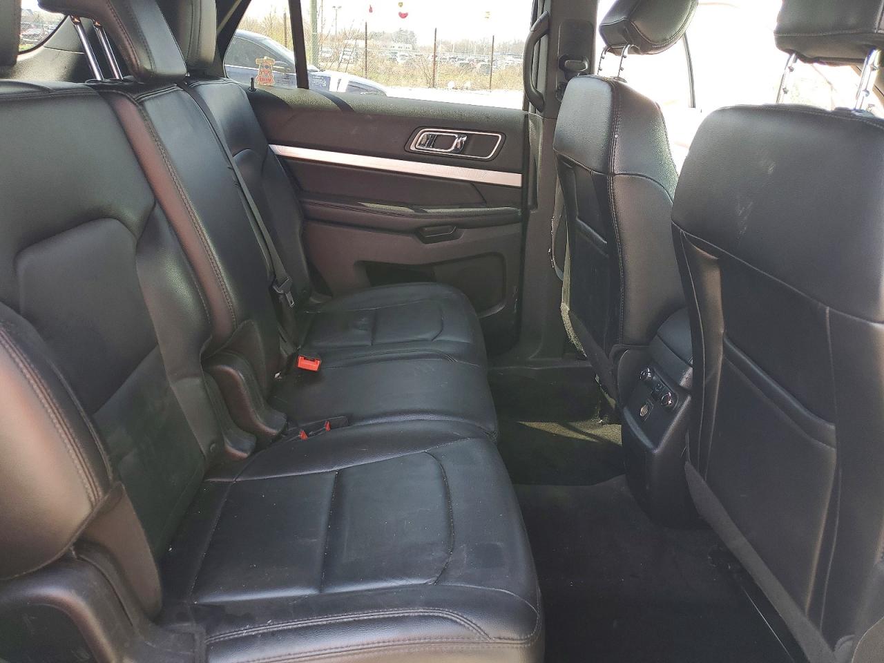 2017 FORD EXPLORER XLT photo 21