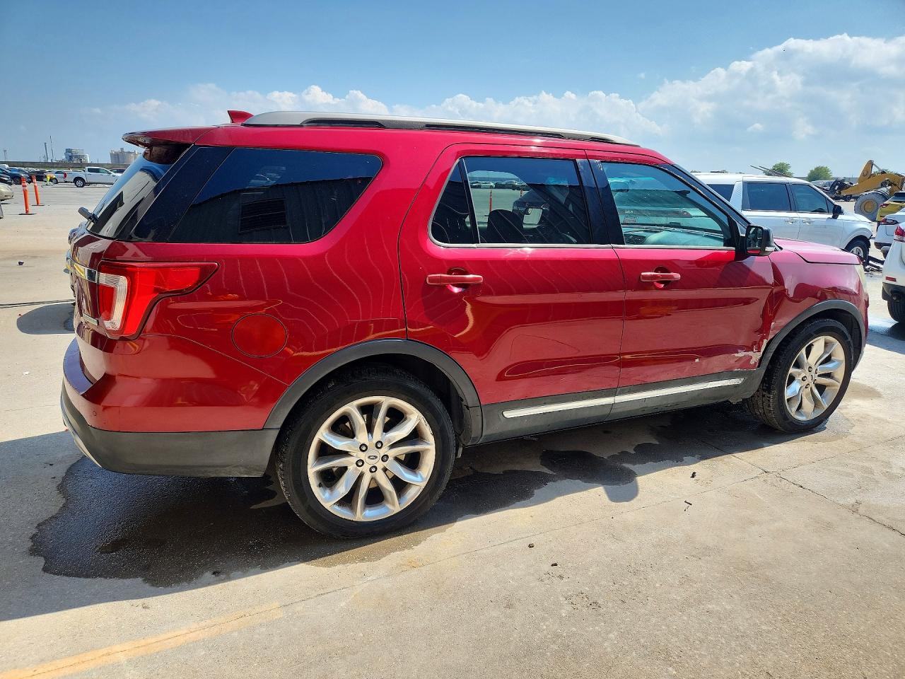 2017 FORD EXPLORER XLT photo 3