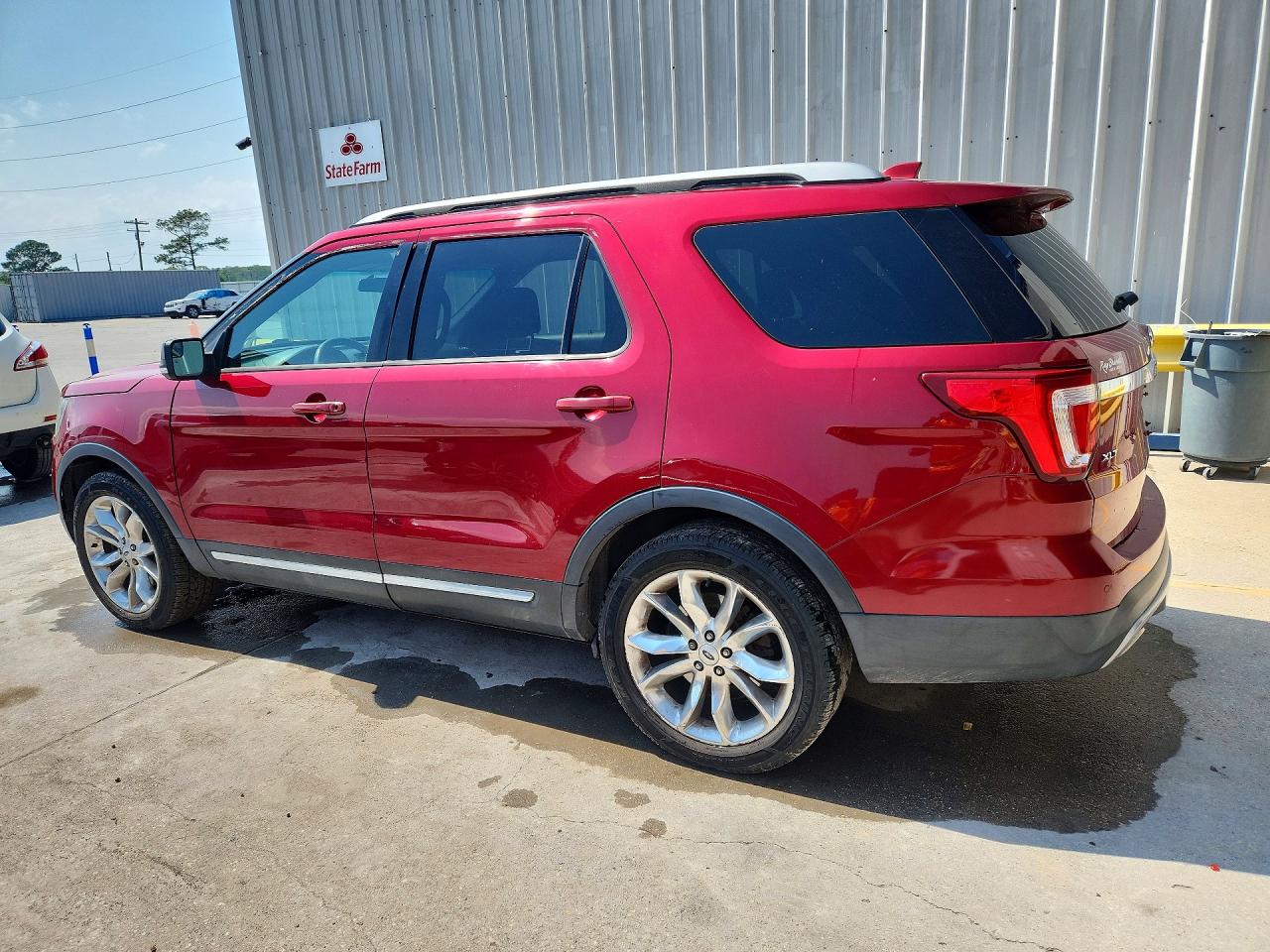2017 FORD EXPLORER XLT photo 2