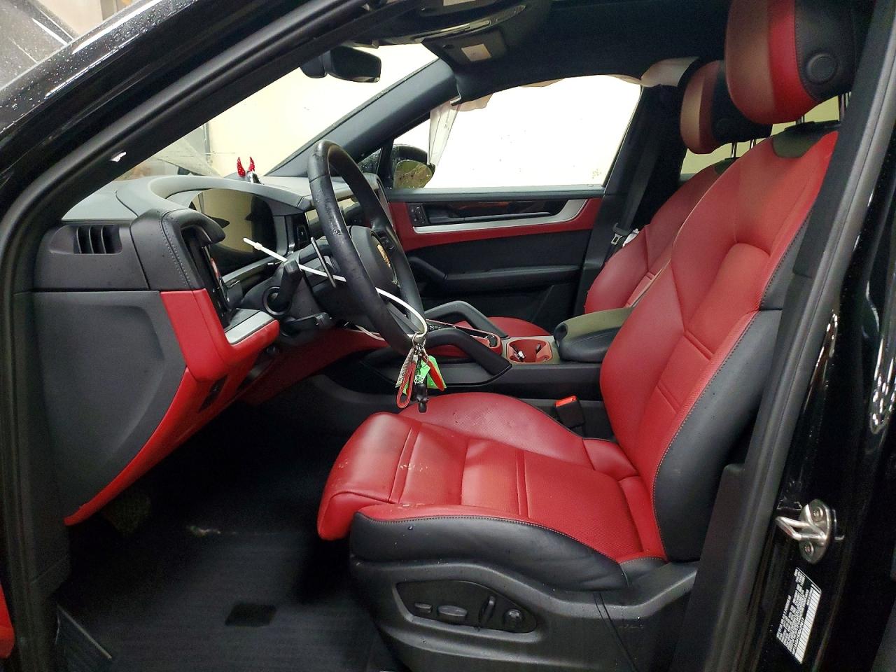 2025 PORSCHE CAYENNE COUPE photo 19