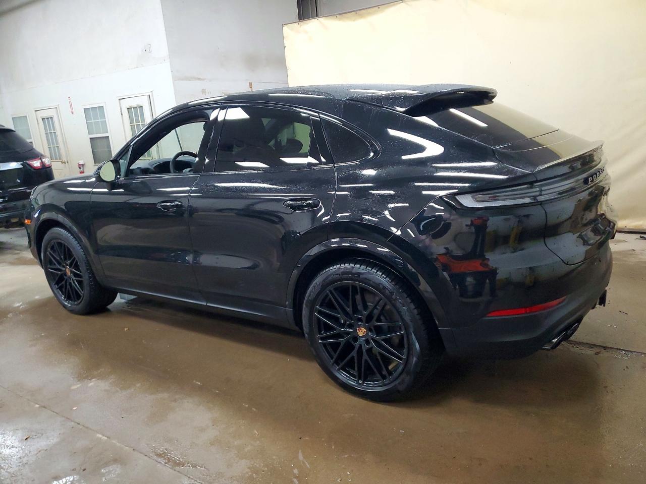 2025 PORSCHE CAYENNE COUPE photo 4