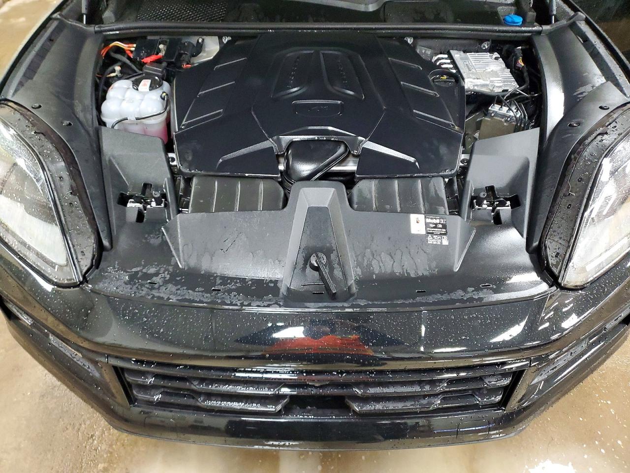 2025 PORSCHE CAYENNE COUPE photo 34