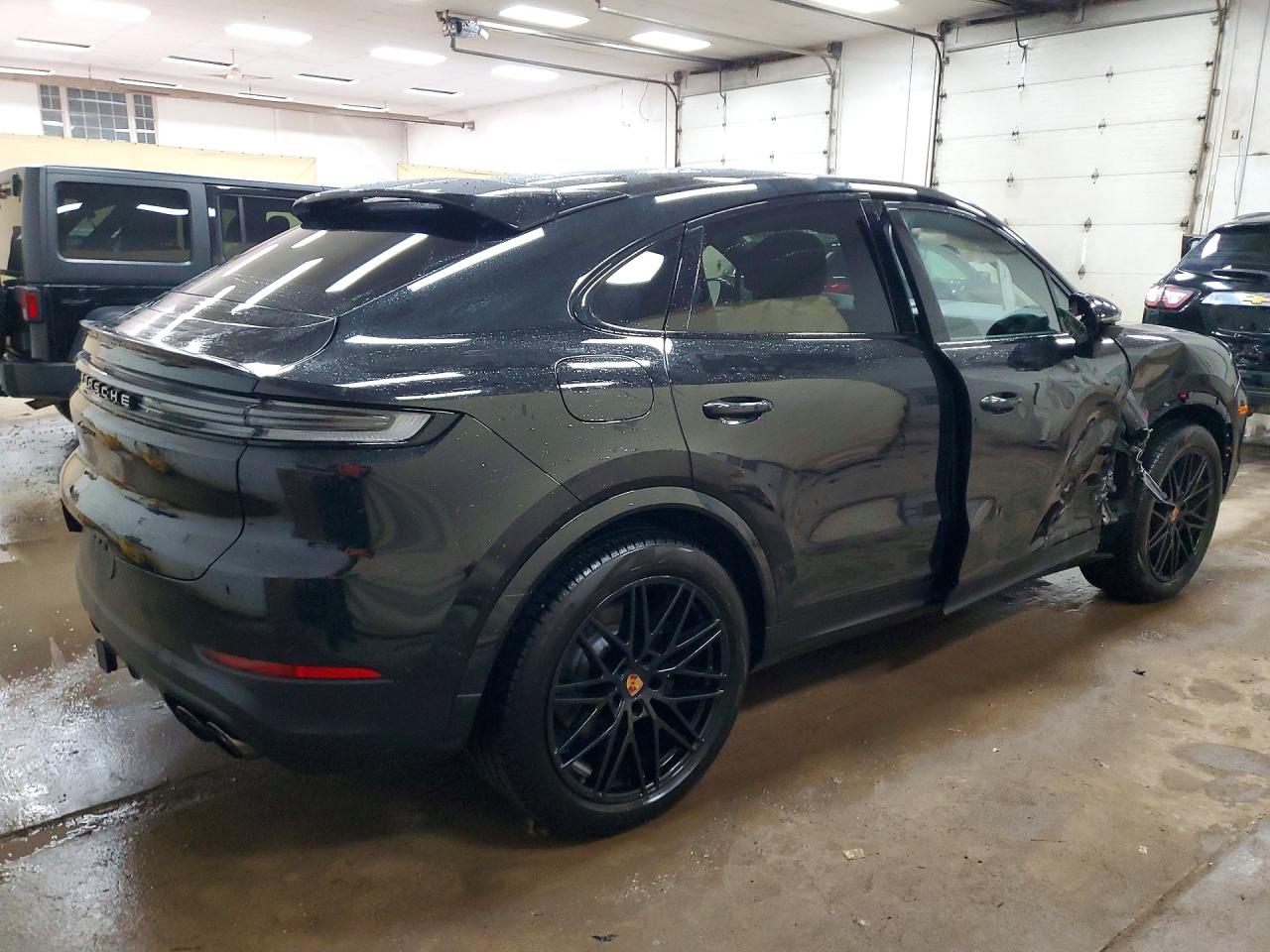 2025 PORSCHE CAYENNE COUPE photo 7