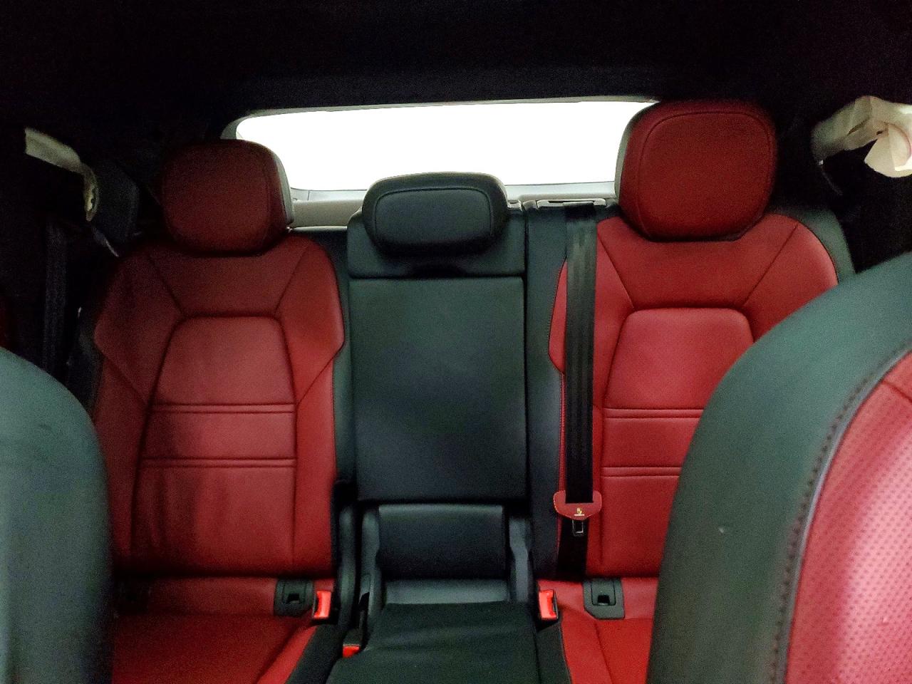 2025 PORSCHE CAYENNE COUPE photo 28