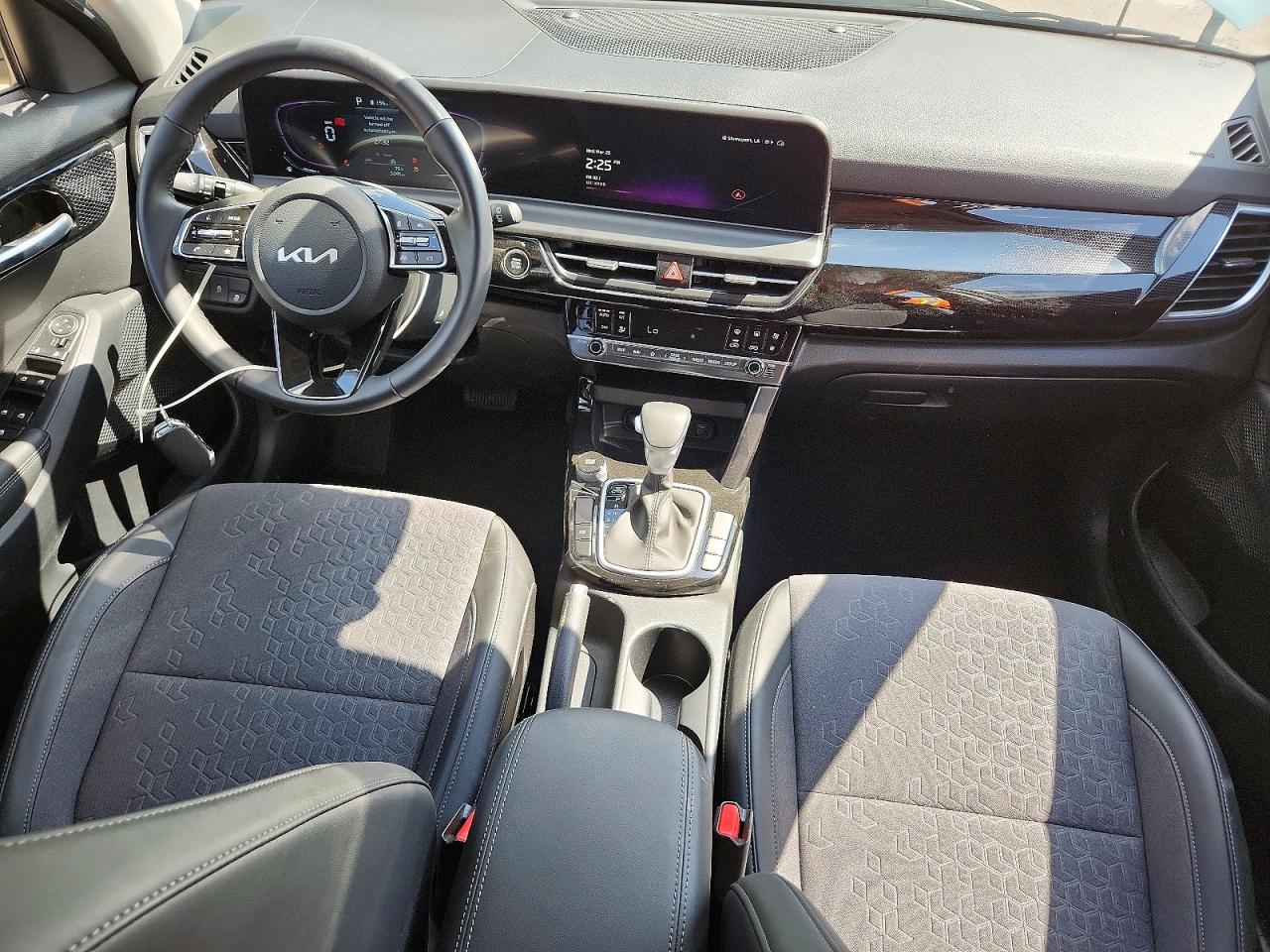 2025 KIA SELTOS S photo 15