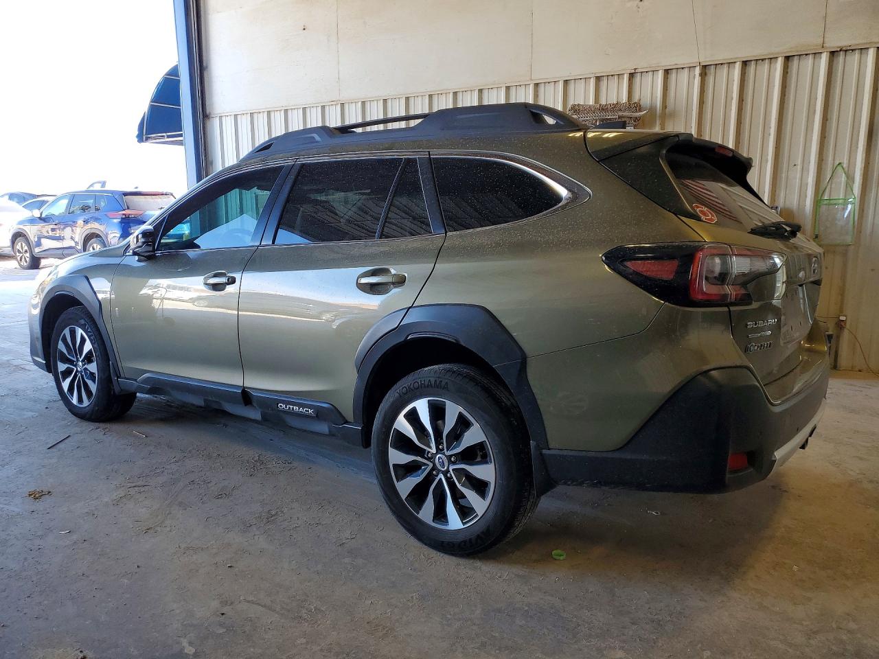 2023 SUBARU OUTBACK photo 2