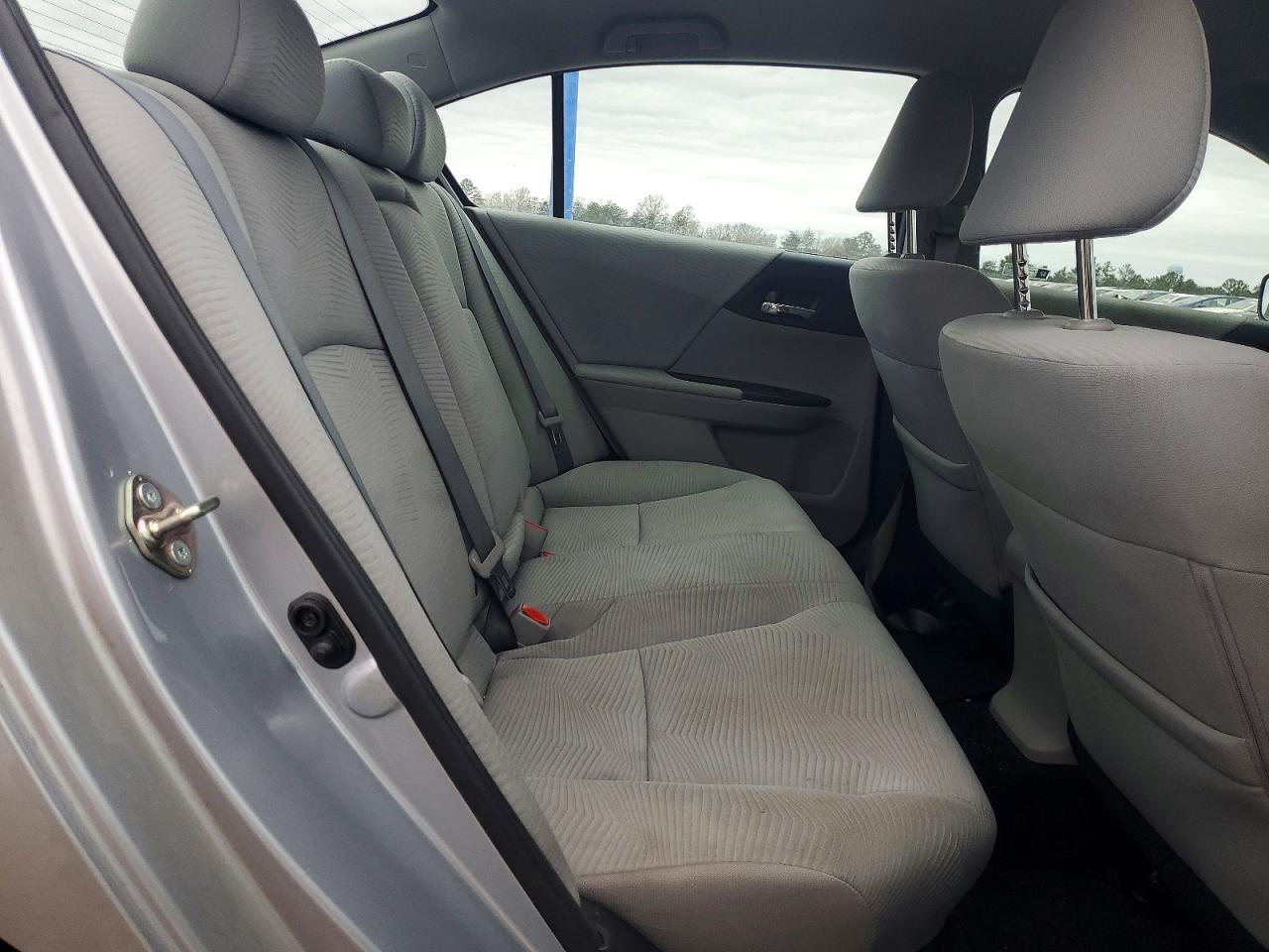 2017 HONDA ACCORD LX photo 19