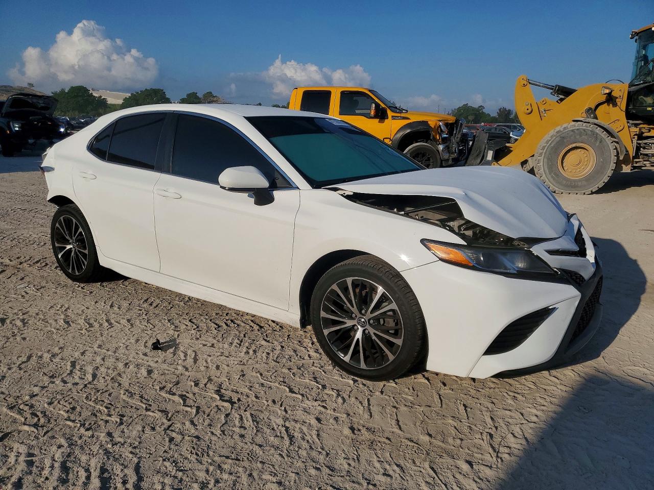 2020 TOYOTA CAMRY SE photo 4