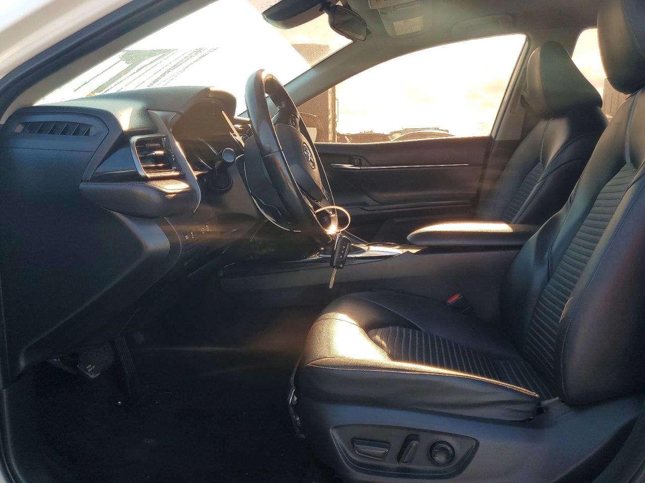 2020 TOYOTA CAMRY SE photo 7