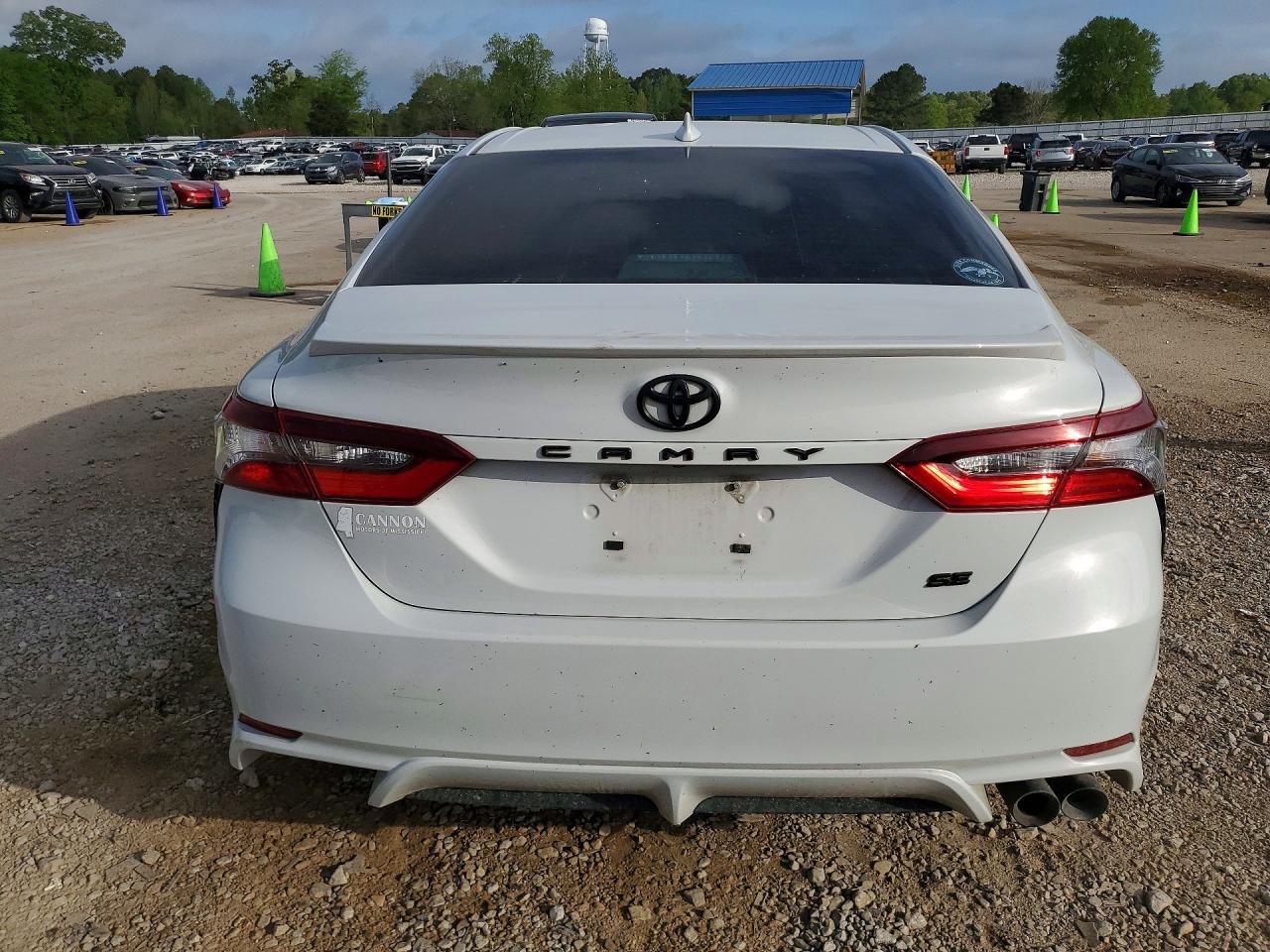 2024 TOYOTA CAMRY SE photo 16