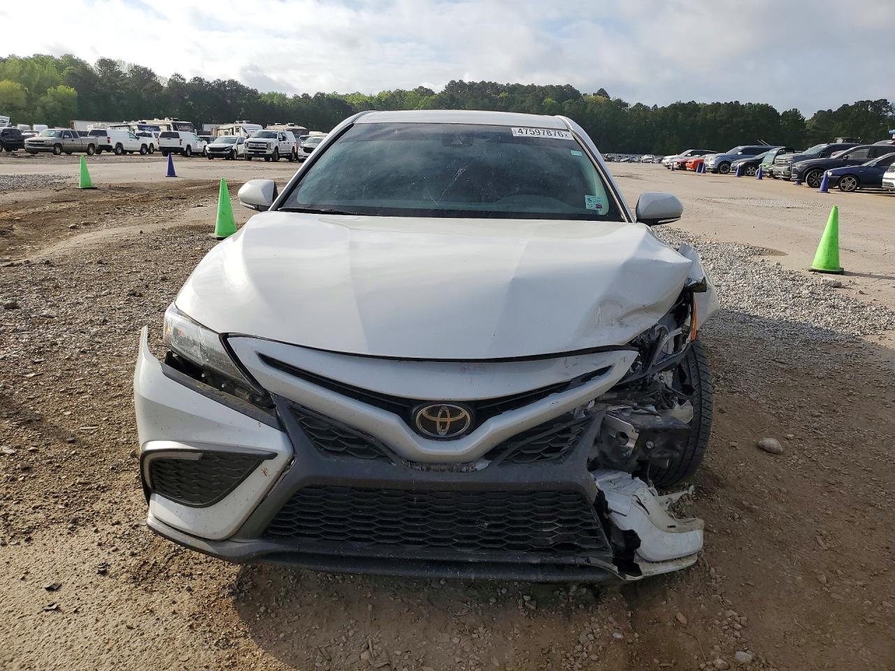2024 TOYOTA CAMRY SE photo 13