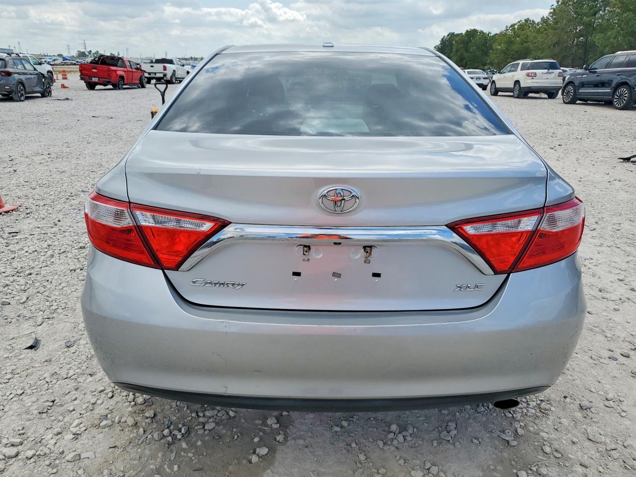 2016 TOYOTA CAMRY XLE photo 11