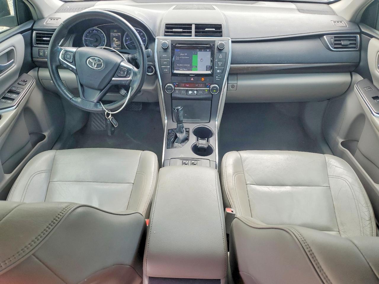 2016 TOYOTA CAMRY XLE photo 15