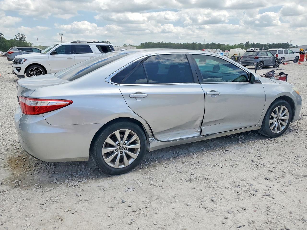 2016 TOYOTA CAMRY XLE photo 5