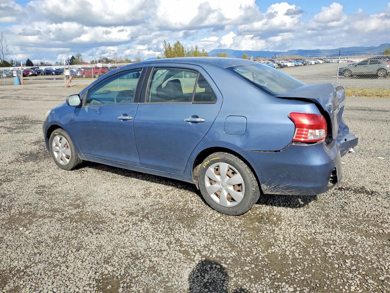 2007 TOYOTA YARIS BASE photo 2