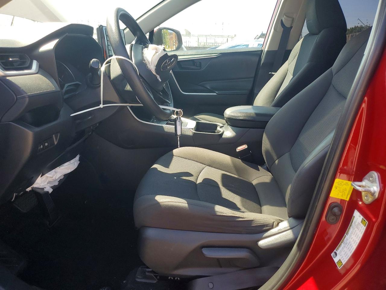 2019 TOYOTA RAV4 LE photo 7