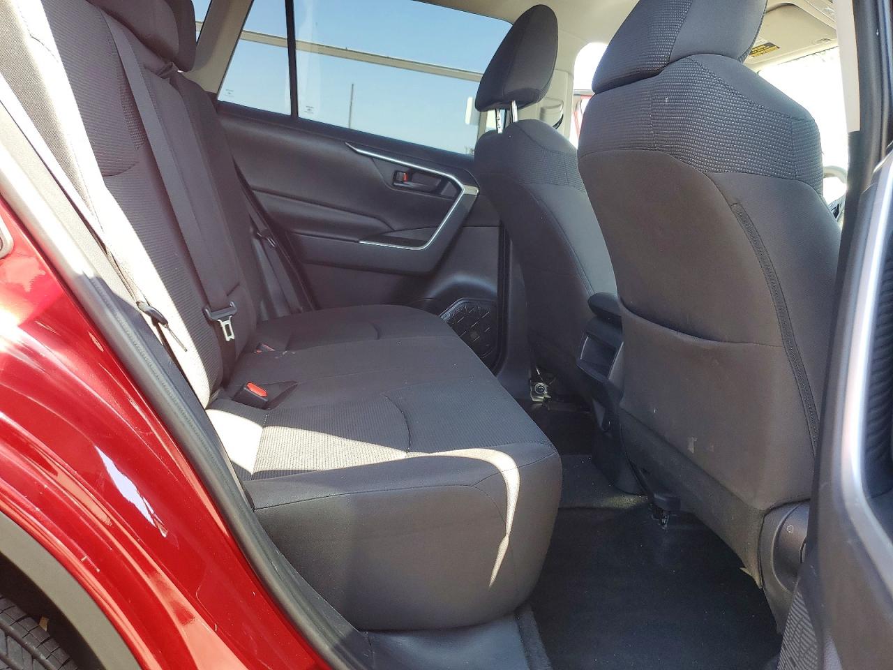 2019 TOYOTA RAV4 LE photo 11
