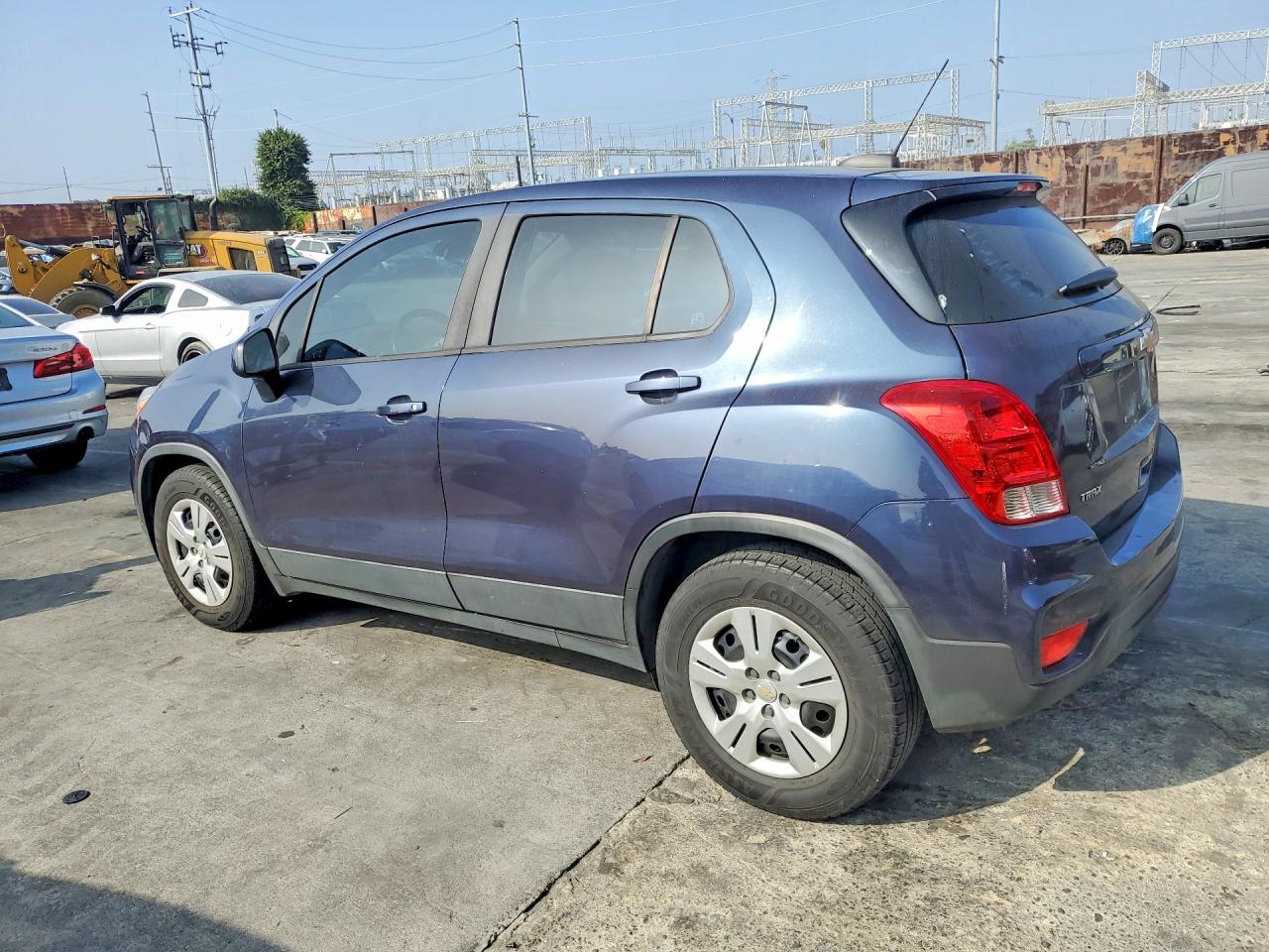 2019 CHEVROLET TRAX LS photo 3