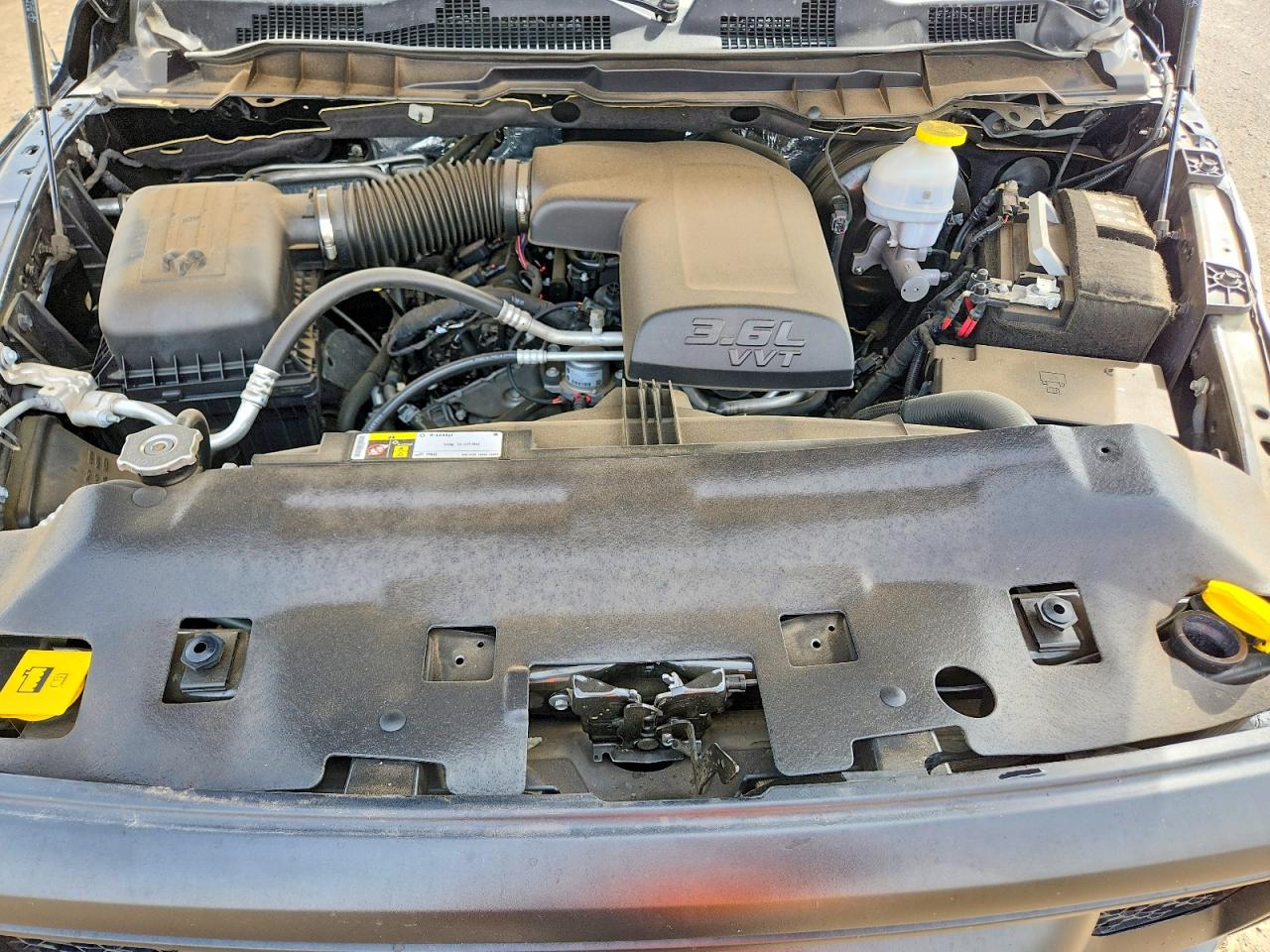 2024 RAM 1500 CLASSIC SLT photo 21
