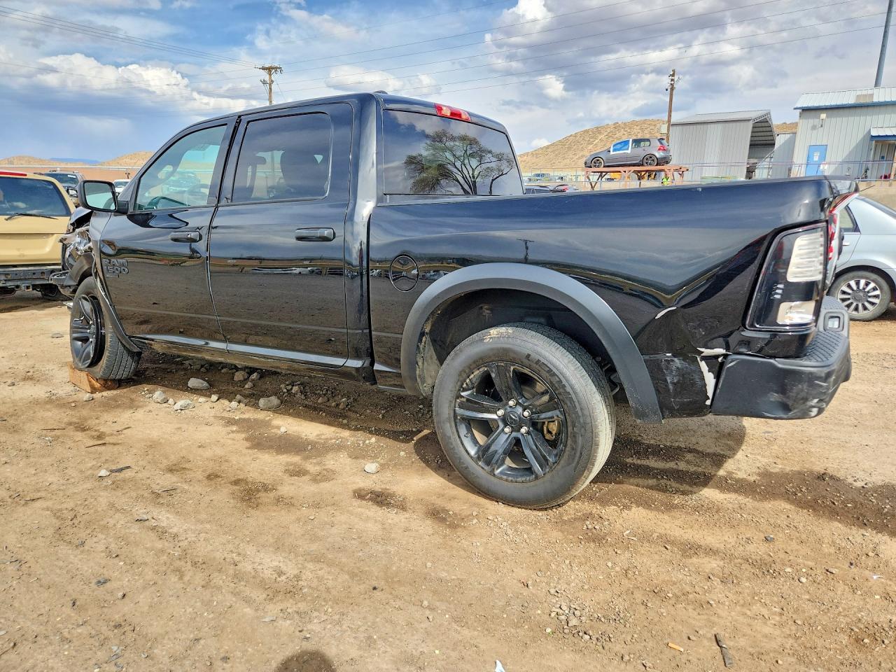 2024 RAM 1500 CLASSIC SLT photo 3