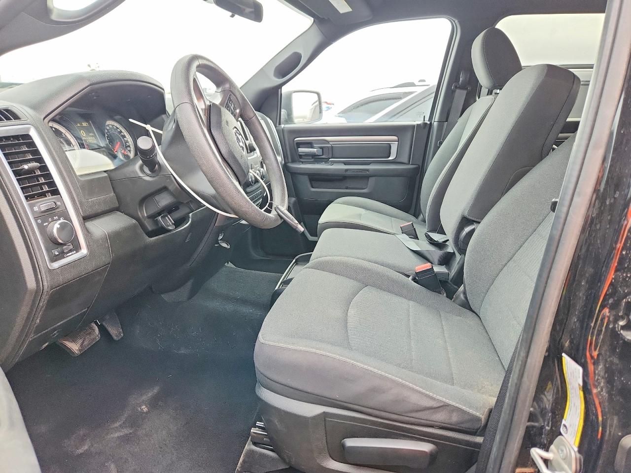 2024 RAM 1500 CLASSIC SLT photo 13