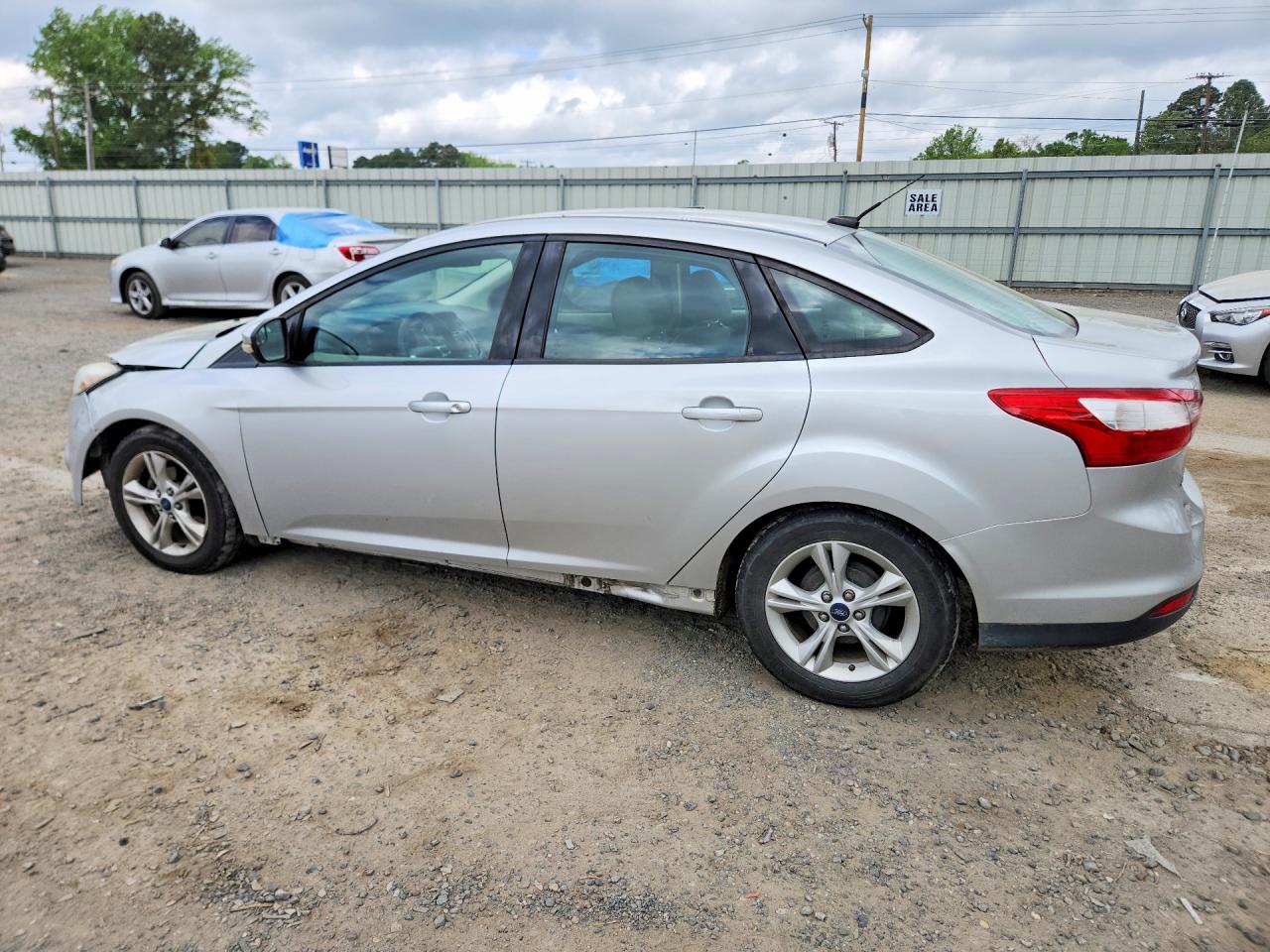 2014 FORD FOCUS SE photo 2