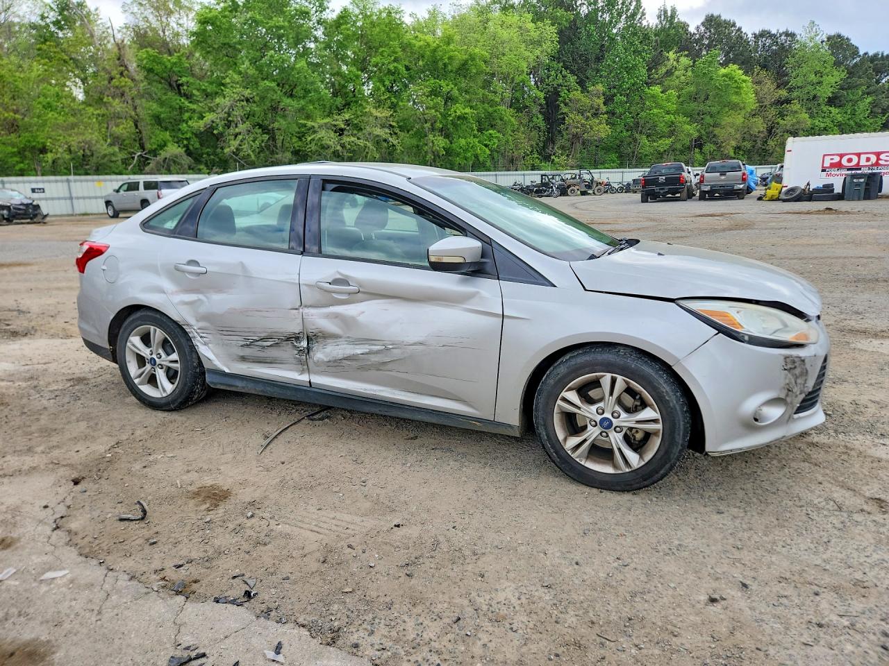 2014 FORD FOCUS SE photo 4