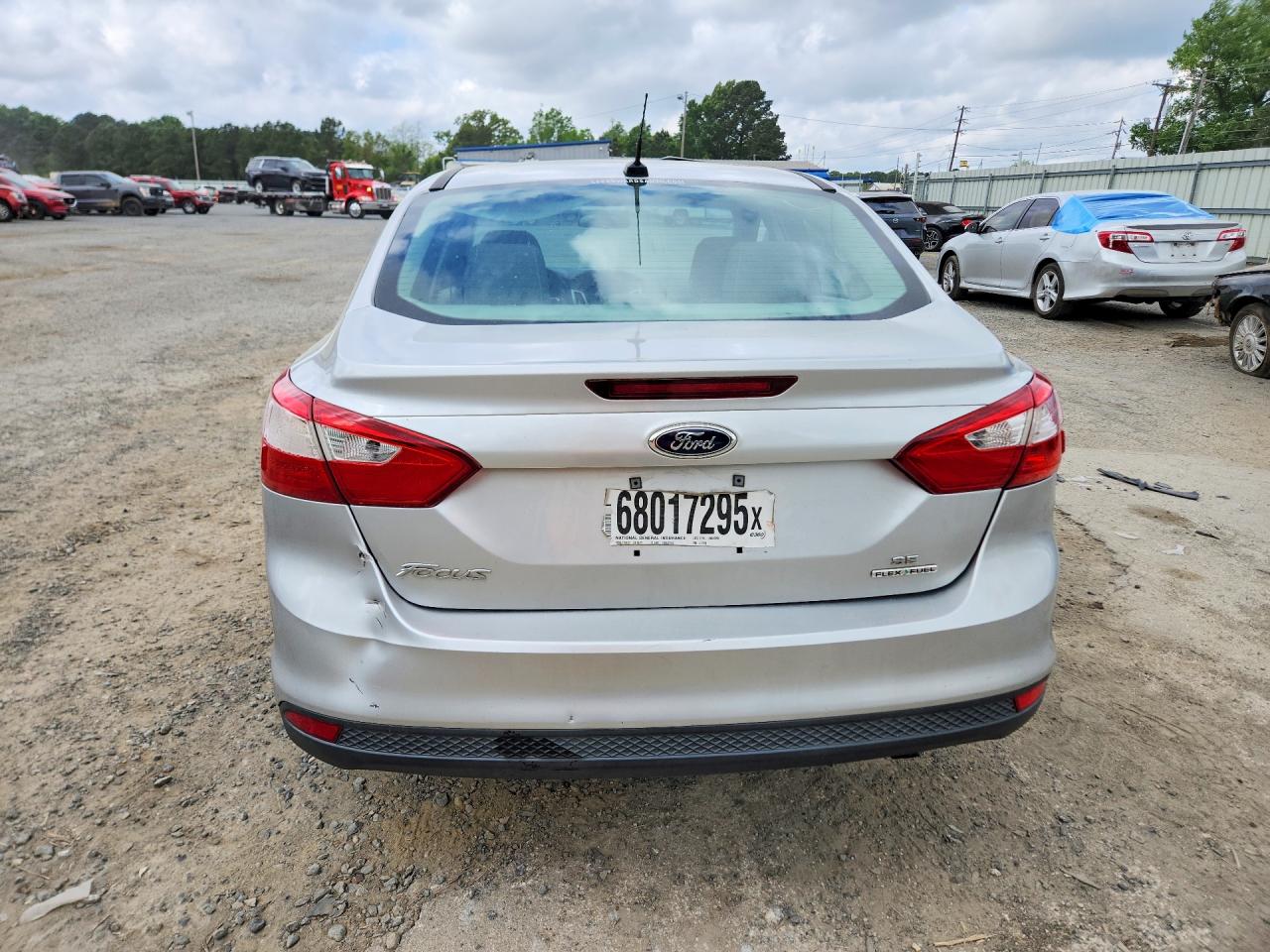 2014 FORD FOCUS SE photo 6