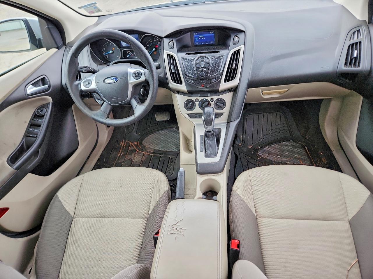 2014 FORD FOCUS SE photo 8