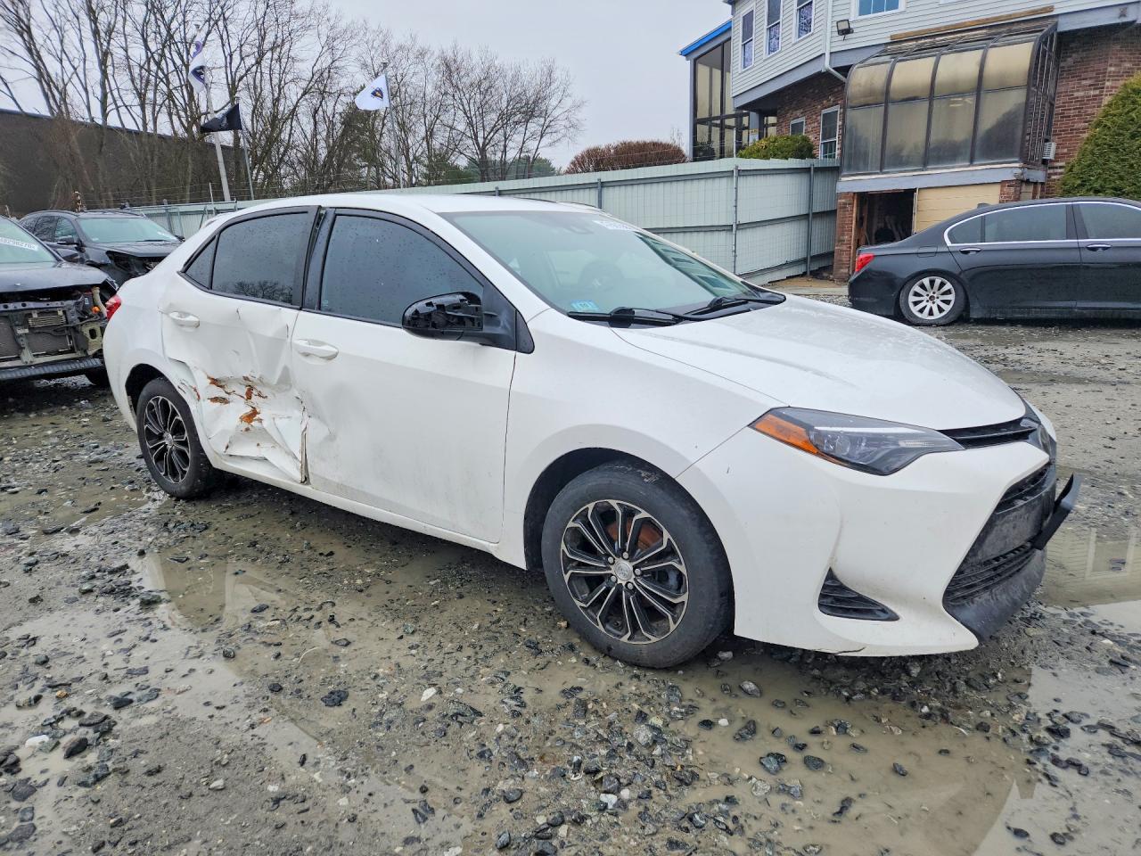 2017 TOYOTA COROLLA LE photo 10