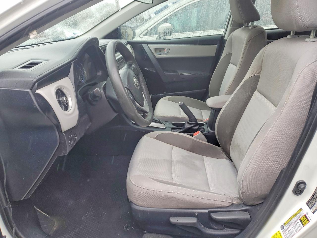 2017 TOYOTA COROLLA LE photo 19